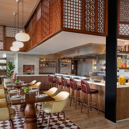 Abesq Doha Hotel And Residences, An Ihg Hotel Exterior foto The Kitchen at The Westin Dubai