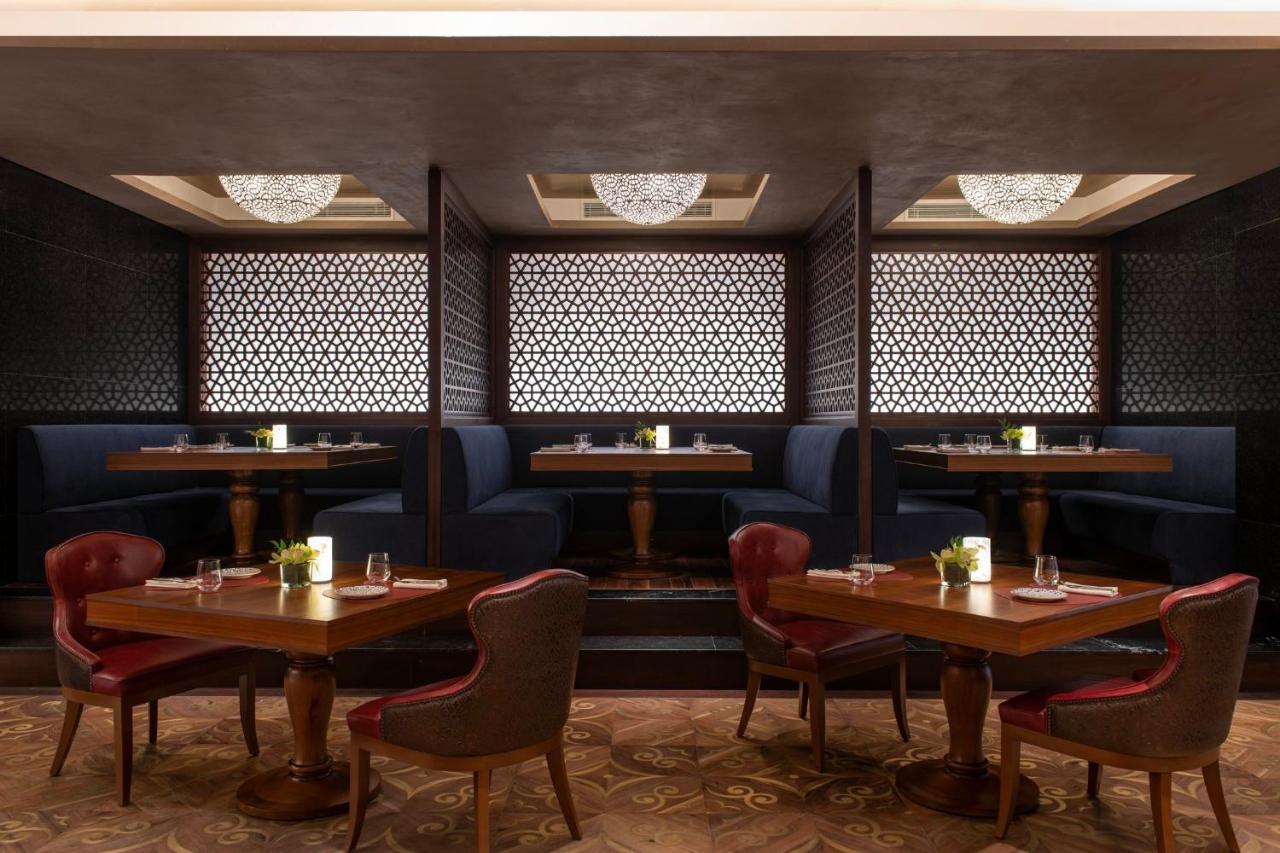 Abesq Doha Hotel And Residences, An Ihg Hotel Exterior foto The interior of the restaurant